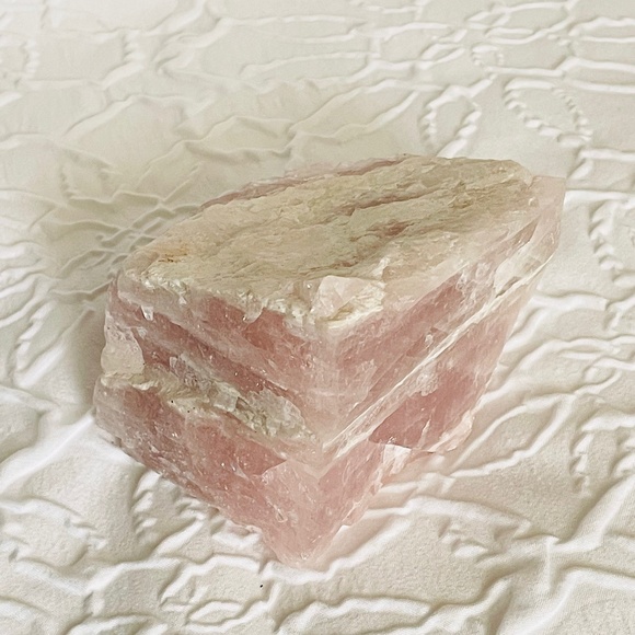 Rose Quartz Crystal - Picture 1 of 3